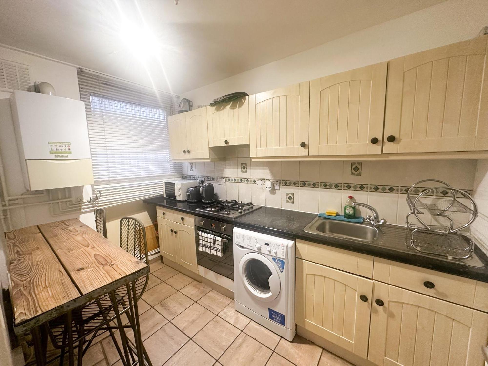 Aldgate Flats Apartment