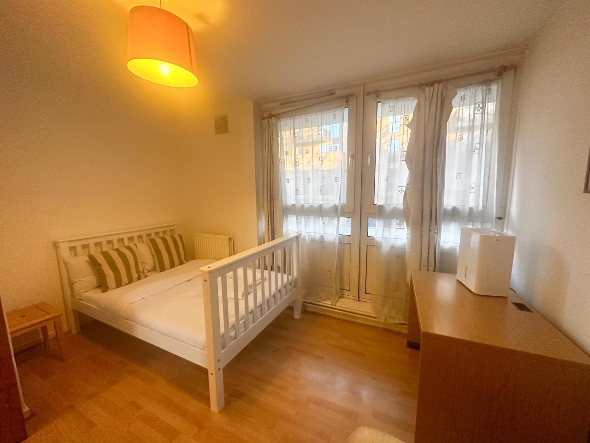Aldgate Flats Apartment